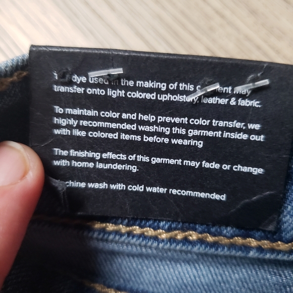 NWT Joe's Jeans Womens Easy Bermuda Mid-Rise Frayed Hem Cuffed Shorts 26 $168 - Picture 7 of 13